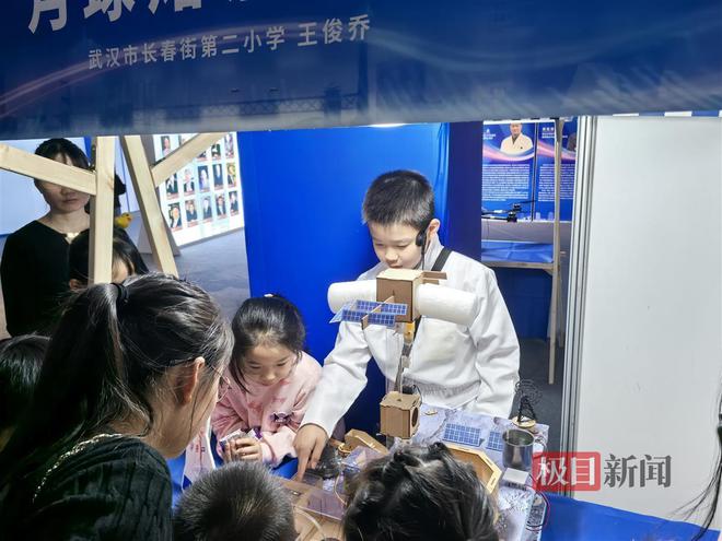 力！这场万众创新主题展亮点纷呈凯发体育赞助近距离感受科技魅(图1)